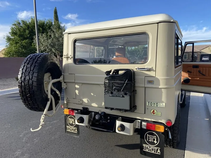 Toyota Land Cruiser FJ43