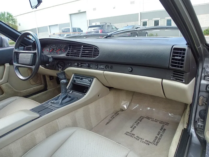 Porsche 944