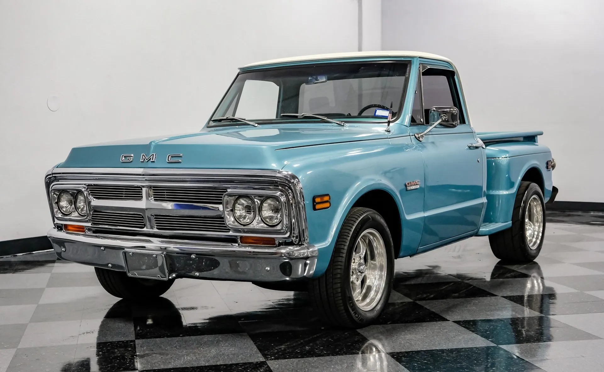 1969 GMC C10 Stepside Restomod