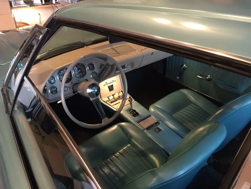 Studebaker Avanti
