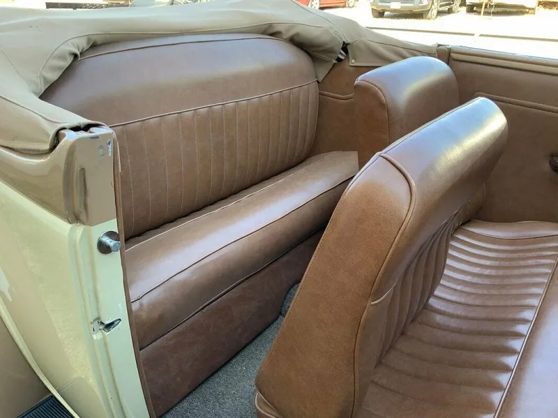 Ford Deluxe