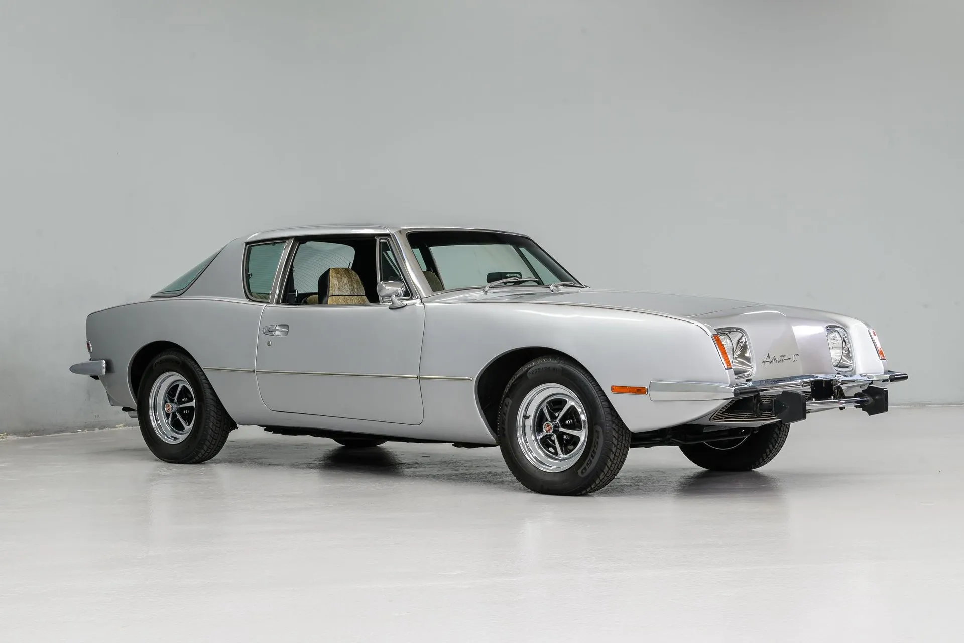 1977 Studebaker Avanti II RQ-B