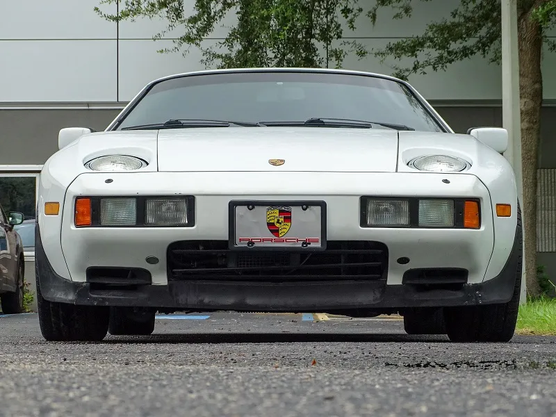 Porsche 928