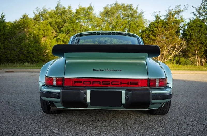 Porsche 930