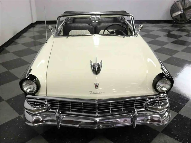 Ford Fairlane Sunliner