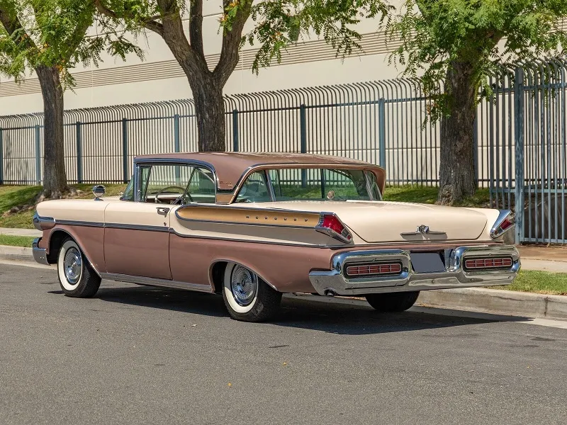 Mercury Turnpike Cruiser