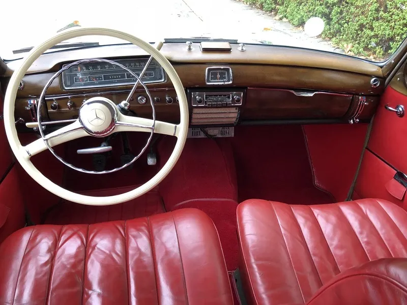 Mercedes-Benz 220S