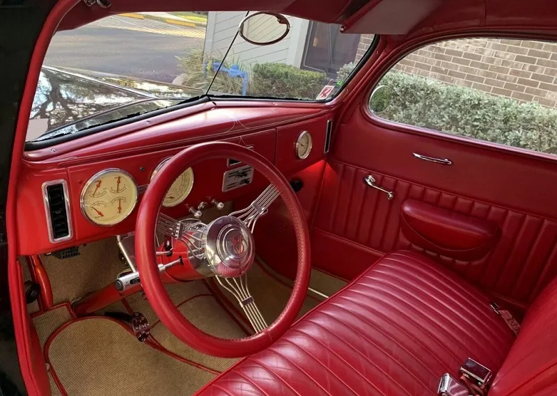 Ford Deluxe
