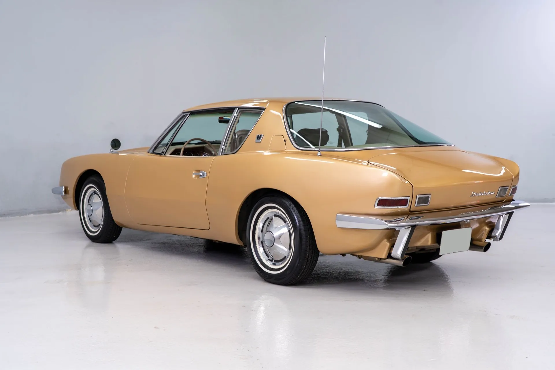 Studebaker Avanti