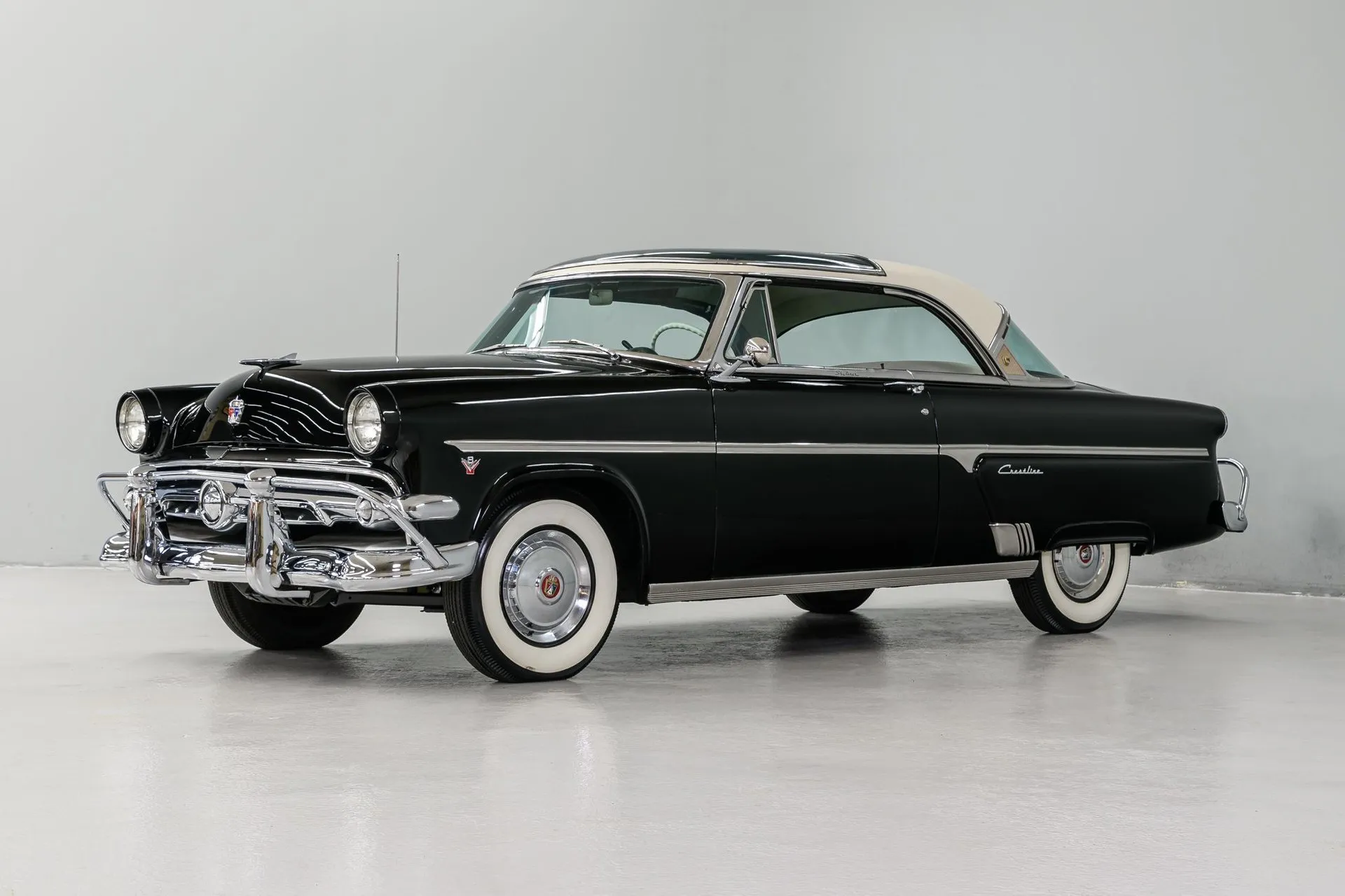 1954 Ford Crestline Skyliner