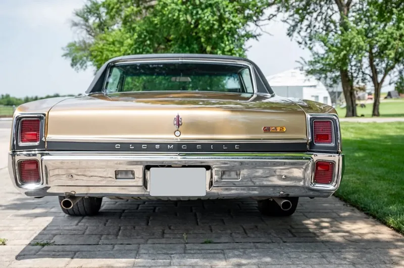Oldsmobile 442