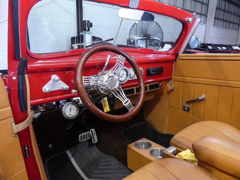 Ford Deluxe