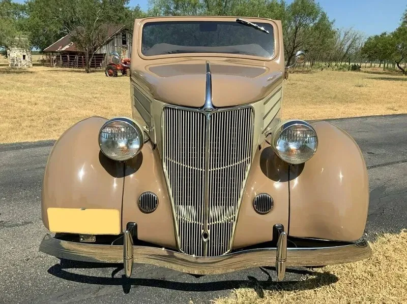 Ford Deluxe