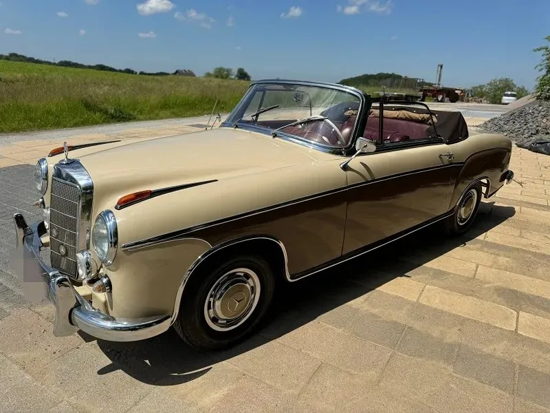 Mercedes-Benz 220S