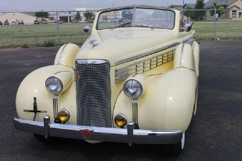 1938 Cadillac Fleetwood Series 75