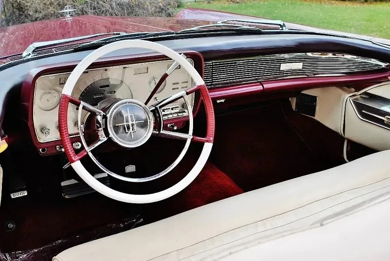 Lincoln Continental Mark IV