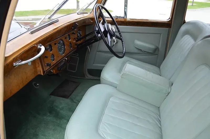 Rolls-Royce Silver Dawn