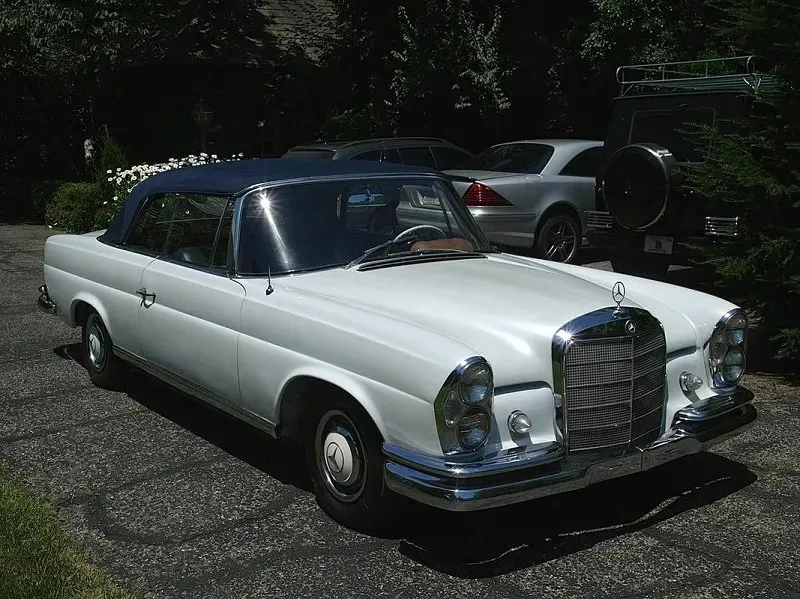 Mercedes-Benz 220SE