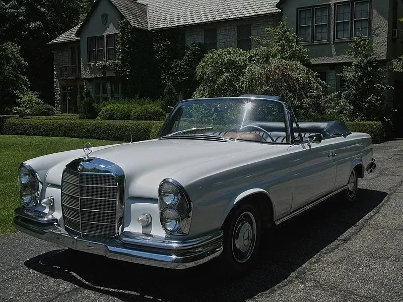 Mercedes-Benz 220SE