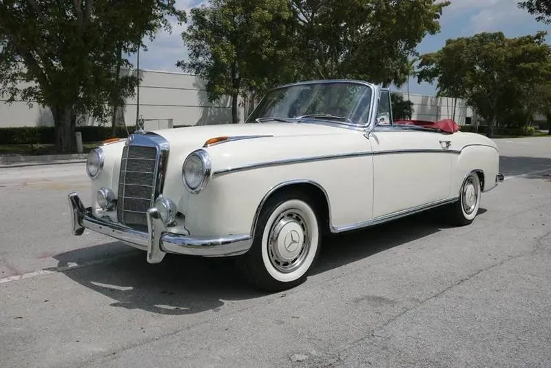 Mercedes-Benz 220S