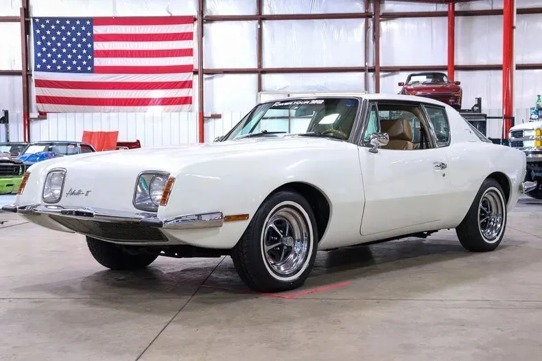 Studebaker Avanti II