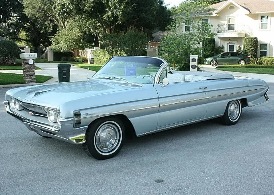 1961 Oldsmobile Starfire Convertible