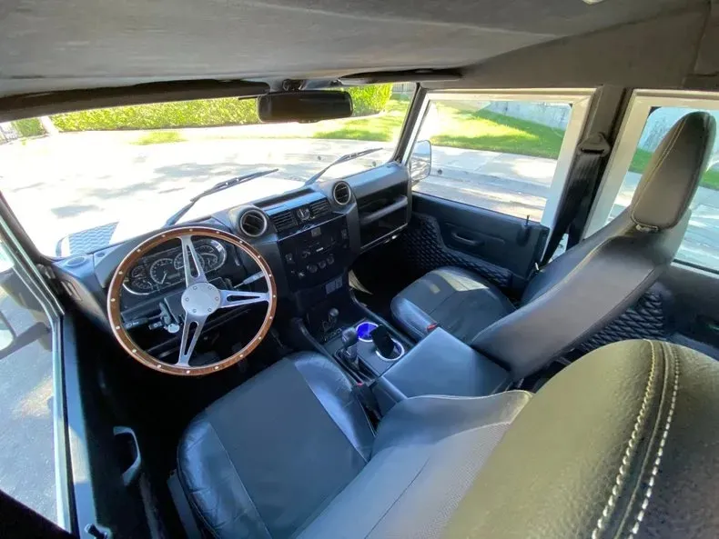Land Rover Defender