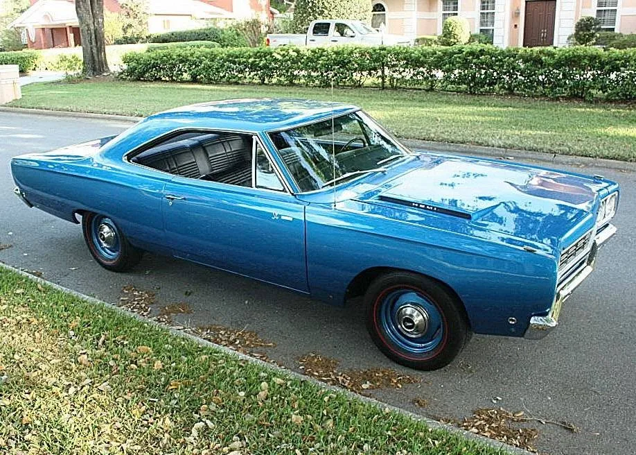 1968 Plymouth Road Runner HEMI V-8
