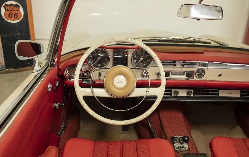 Mercedes-Benz 230 SL