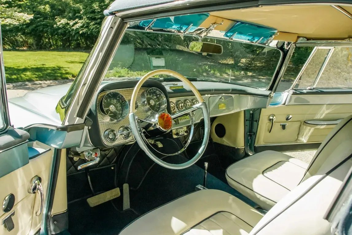 DUAL GHIA