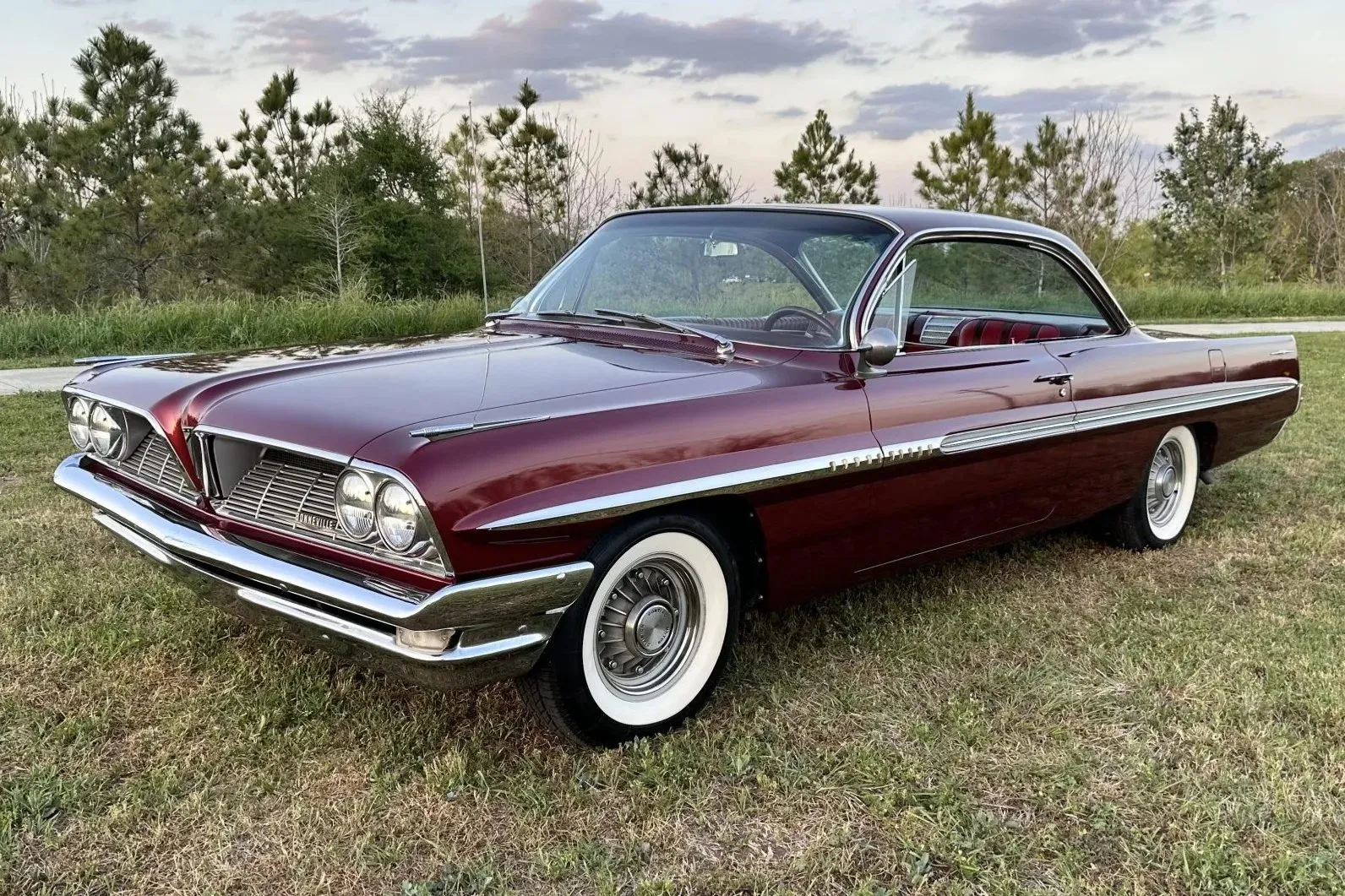 1961 Pontiac Bonneville Coupe 389