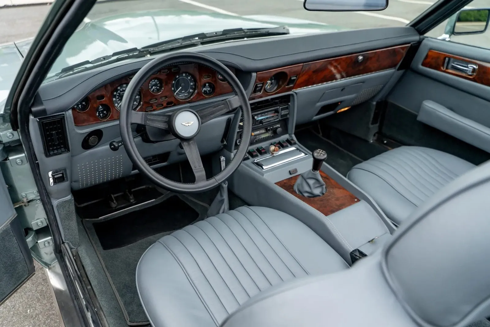 Aston Martin V8