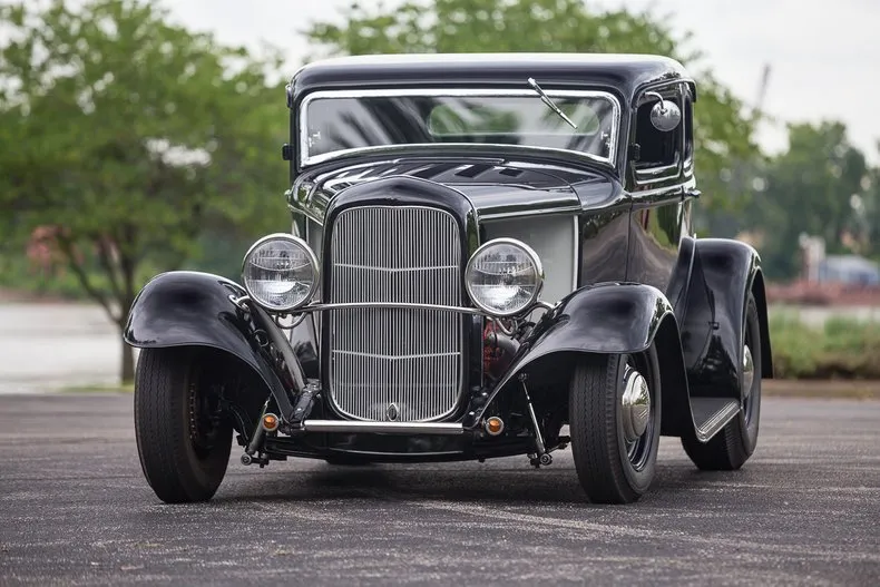 1932 Ford 5-Window Coupe