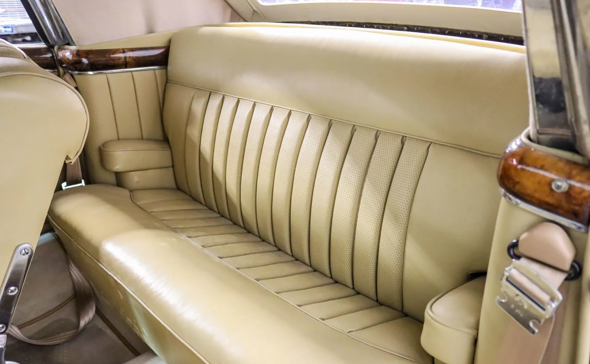 Mercedes-Benz 220S