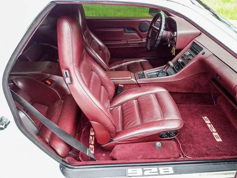Porsche 928