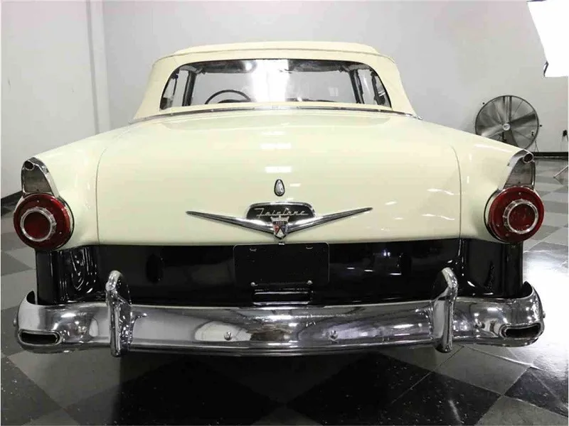 Ford Fairlane Sunliner