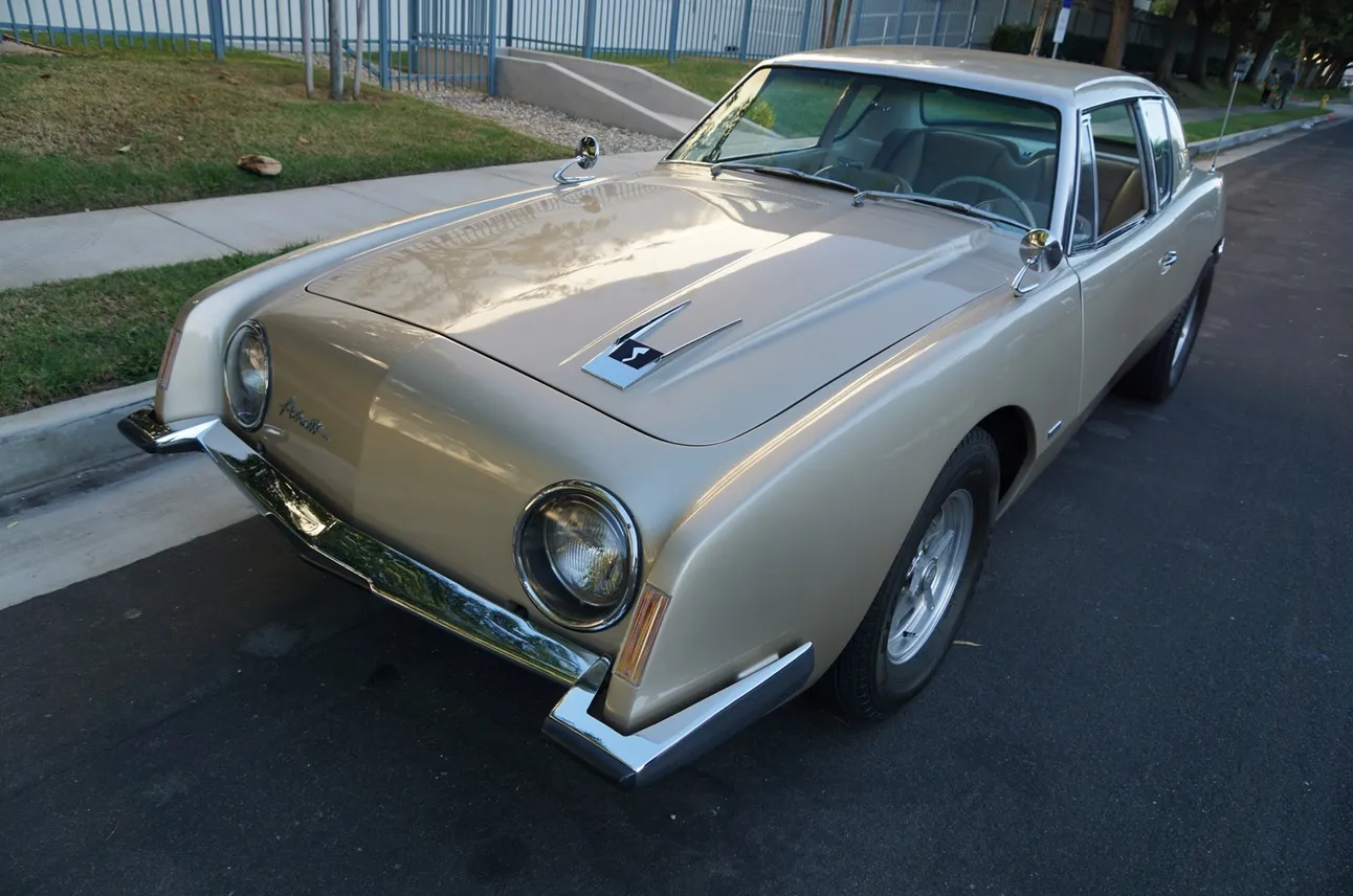 Studebaker Avanti R2