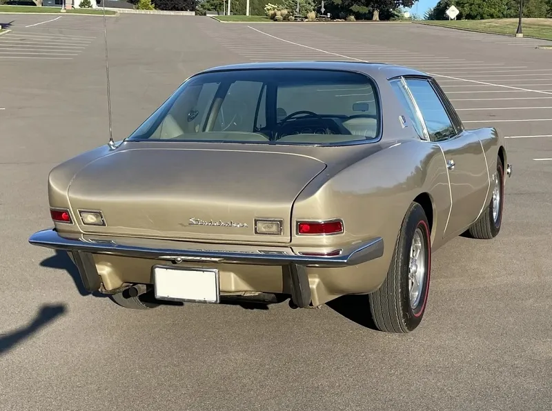 Studebaker Avanti