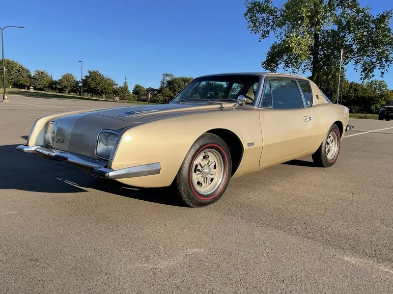 Studebaker Avanti