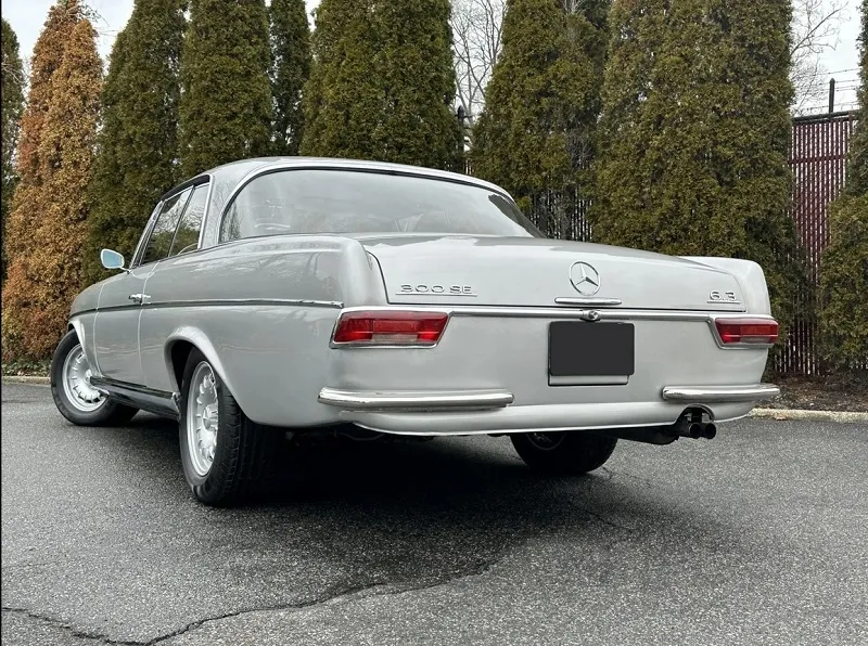 Mercedes-Benz 300SE