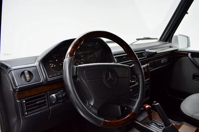 Mercedes-Benz G320