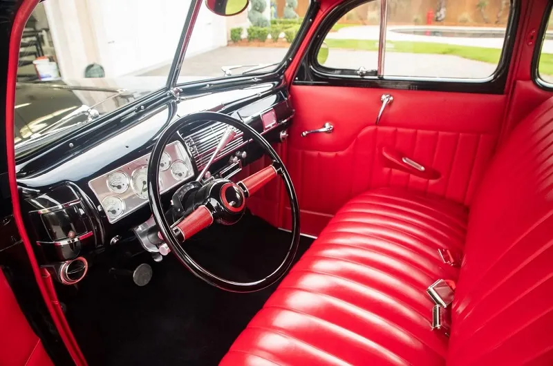 Ford Deluxe