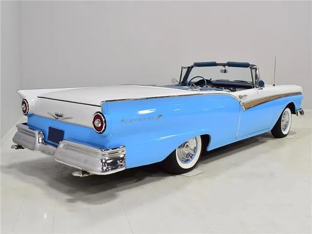 Ford Fairlane Skyliner