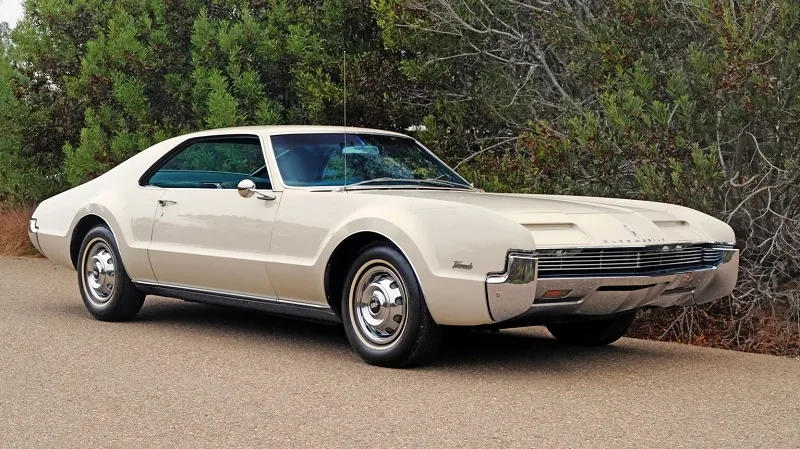 1966 Oldsmobile Toronado Deluxe