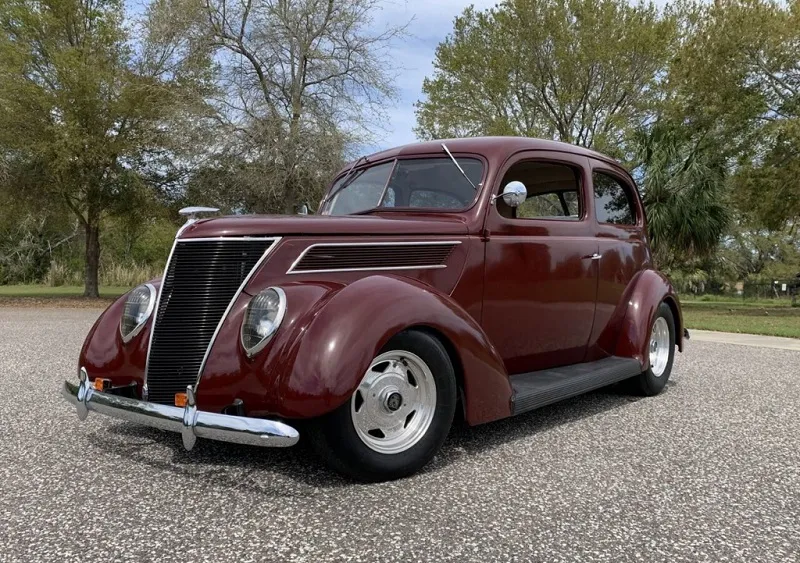 1937 Ford Street Rod V8