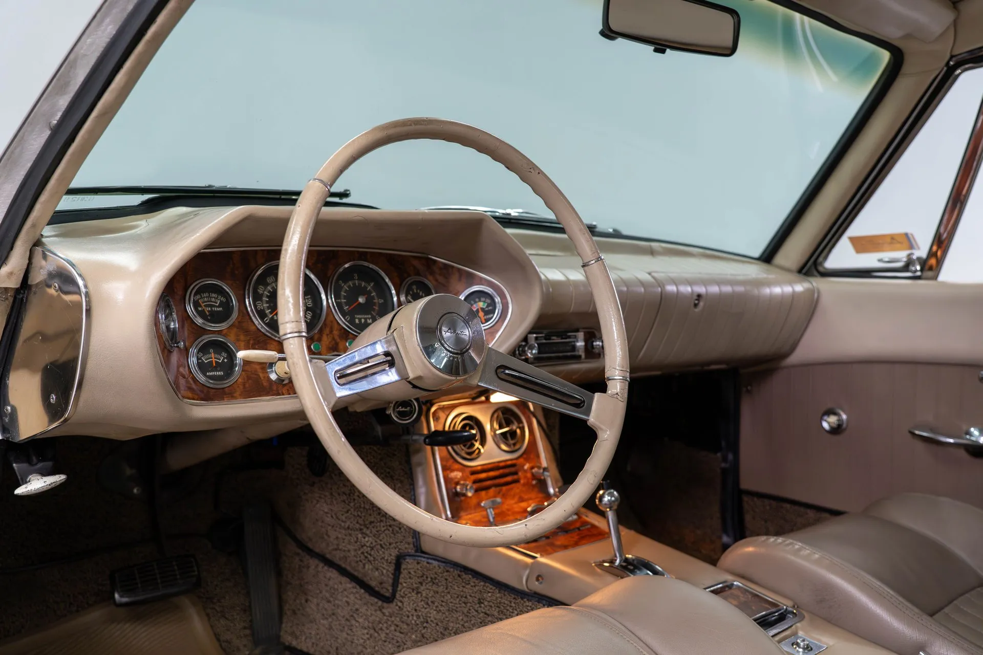 Studebaker Avanti