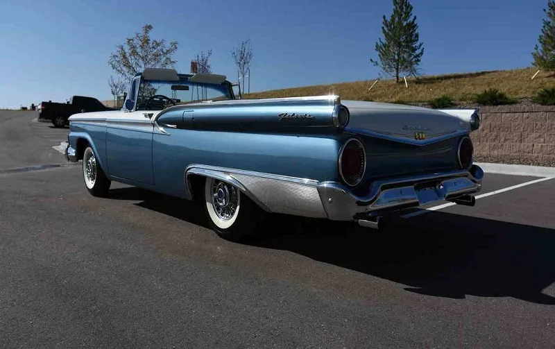 Ford Skyliner