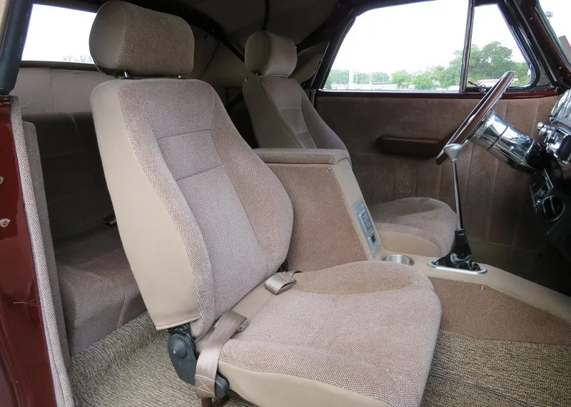 Plymouth Deluxe