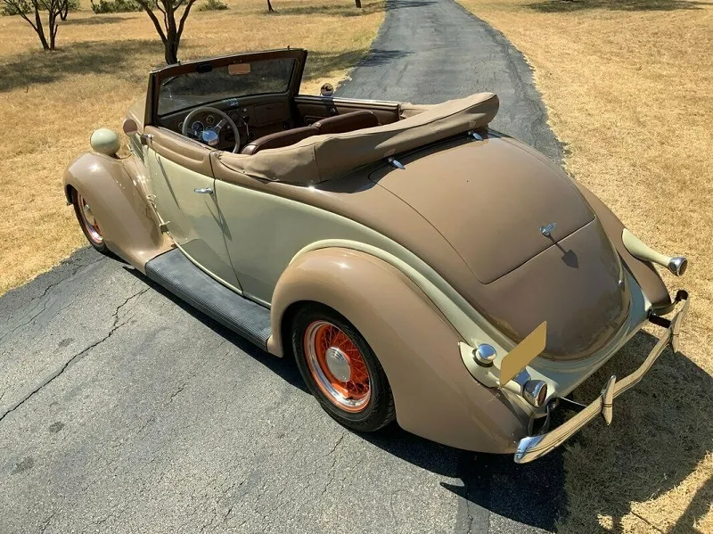 Ford Deluxe