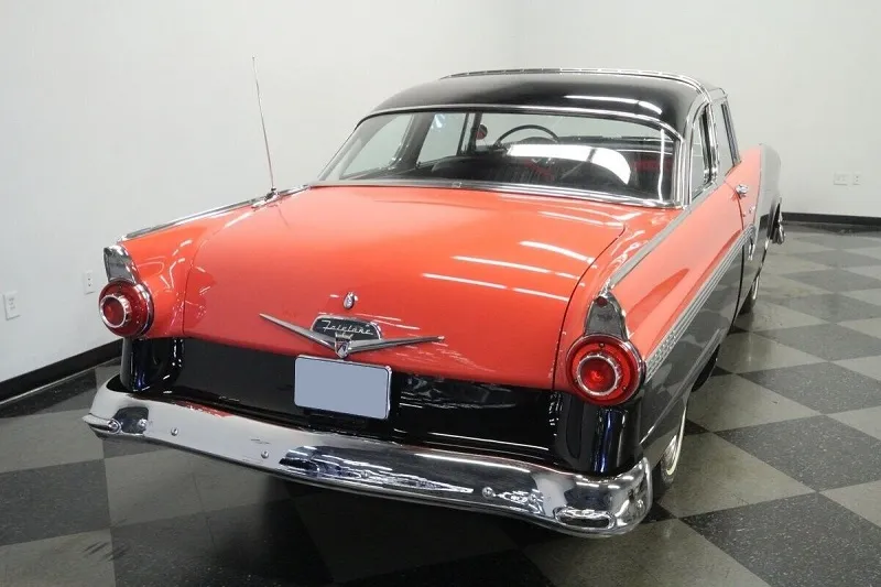 Ford Fairlane